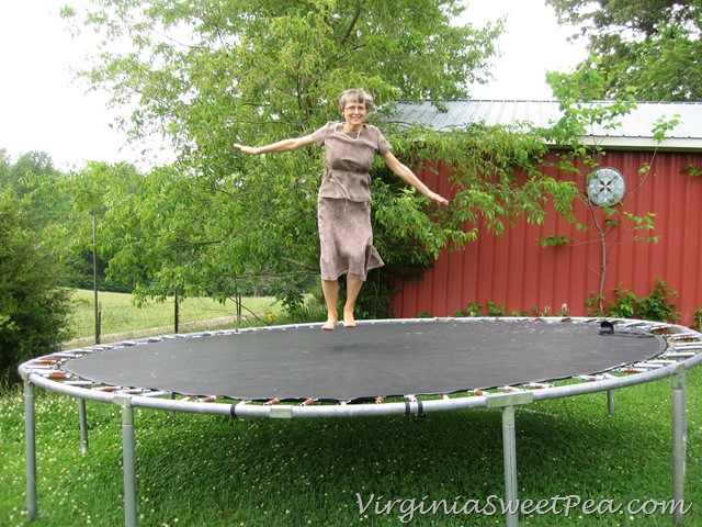 [Mama%2520on%2520Trampoline%255B3%255D.jpg]