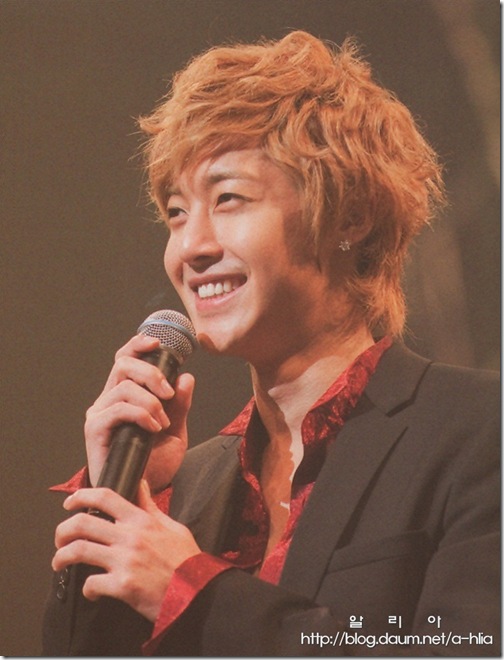 [Magazine]First_Tour_2011_in_Japan_(33-1)
