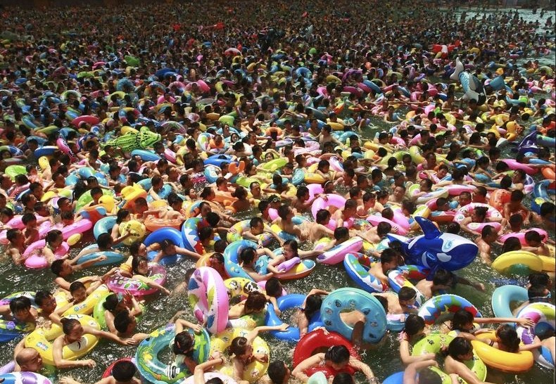 china-crowded-pool-1