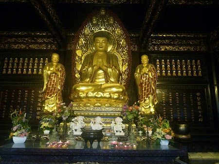 03. Altar chinezesc.JPG