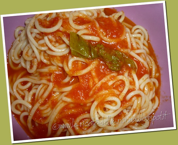 Spaghetti al sugo di pomodoro e basilico (6)