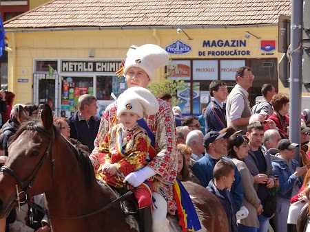 25. Doua generatii de juni albiori.JPG