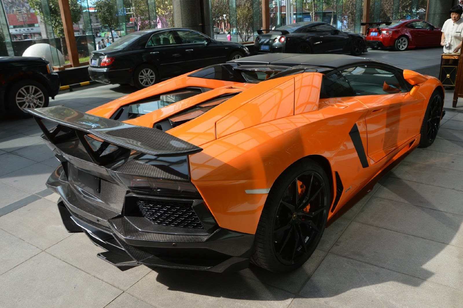 [DMC-Lamborghini-Aventador-SV-Roadster-7%255B2%255D.jpg]