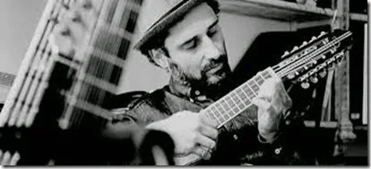 Jorge Drexler en Buenos Aires con una guitarra