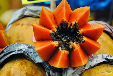 09. Papaya in piata de fructe din Bangkok.jpg