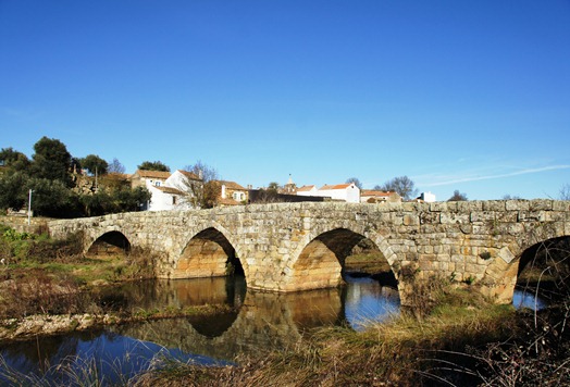 Portugal - Idanha a Velha - ponte de origem romana - Glória Ishizaka