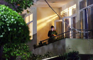 Công an khám xét nhà ông Nguyễn Hữu Tín trên đường Nguyễn Thị Minh Khai, quận 1, TP. HCM tối 18/9. Công an khám xét nhà ông Nguyễn Hữu Tín trên đường Nguyễn Thị Minh Khai, quận 1, TP. HCM tối 18/9.