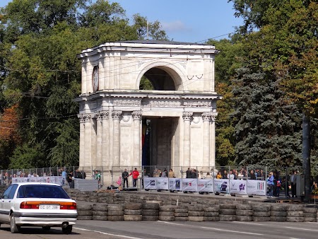 Obiective turistice Chisinau: Arcul de Triumf 