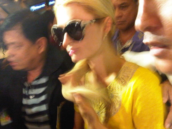 Paris Hilton at NAIA by @nelsoncanlas