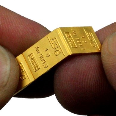 Combibar-Tiny-gold-bars-the-size-of-credit-cards