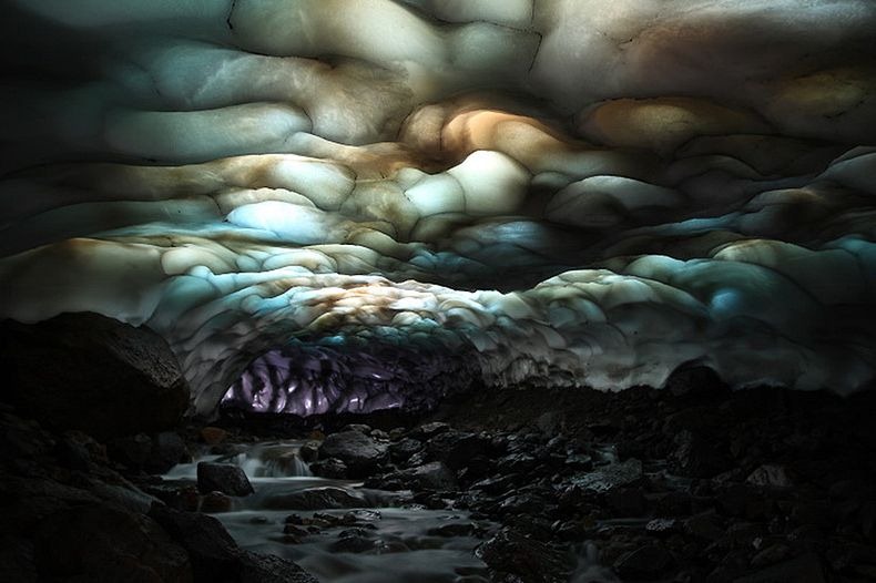 kamchatka-ice-tunnel-11