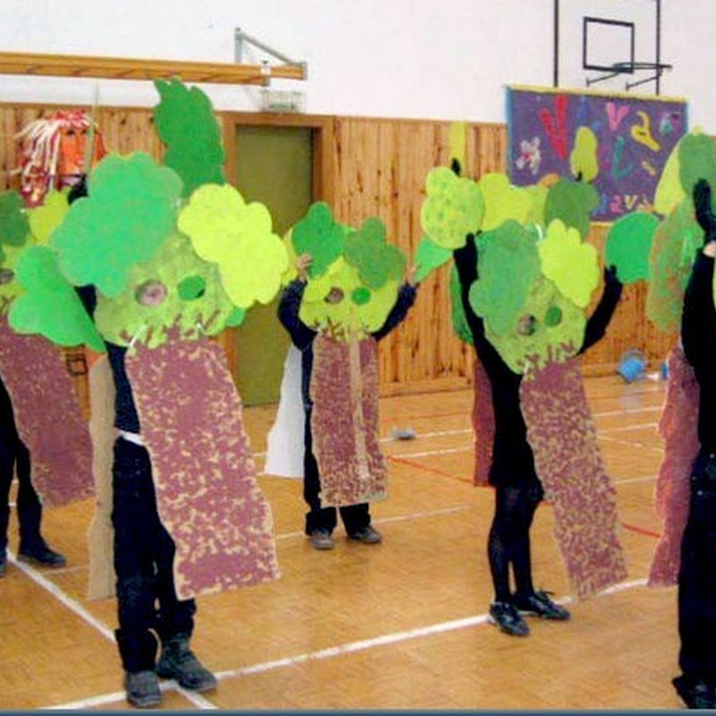 Disfraz de árbol para niños escolares con cartón