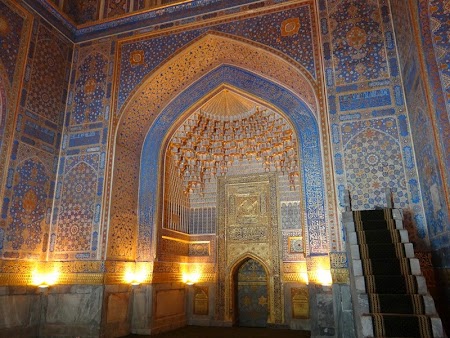 14. Interiorul aurit al moscheeii din Samarkand.JPG