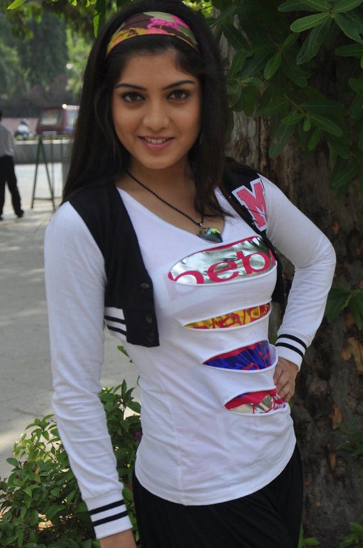 [tamil_actress_priyadarshini_new_photoshoot_stills%255B6%255D.jpg]
