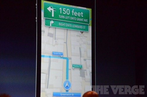 Apple 自家的地圖應用程式除了有如外界預期的 3D 圖資外，還有可支援待機畫面的 Turn-by-turn 導航功能以及即時的路況資訊