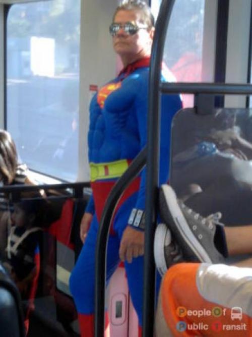 pessoas bizarras em metrô (8)