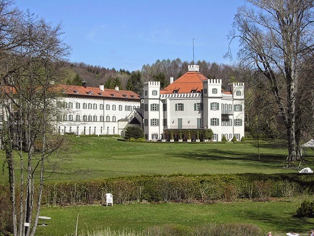 799px-SchlossPossenhofen014