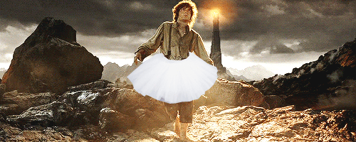[frodo%2520te%2520swan%2520queen%255B2%255D.gif]