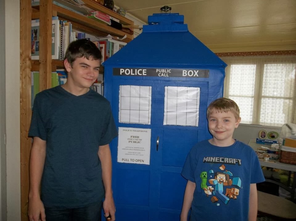 [TARDIS%2520front%2520finished%2520withM%2526M%255B5%255D.jpg]