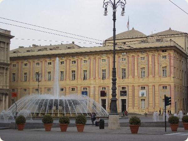Palazzo_Ducale_Genova lato_Piazza_De_Ferrari