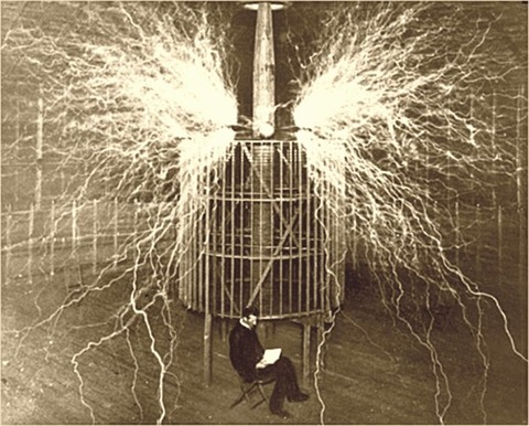 Никола Тесла в лаборатории, 1899 год