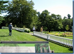 6832 Quebec - Gatineau Park - Mackenzie King Estate - Jim, Anne & Bill in the Moorside Gardens