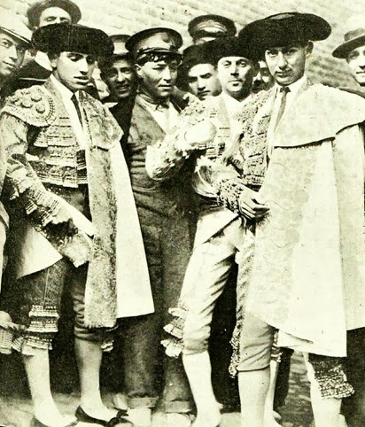 1915-05-08 (p. 10 PyP) Portada foto Joselito y Belmonte