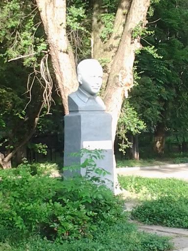 Памятник Аркадию Гайдару (Голиков)