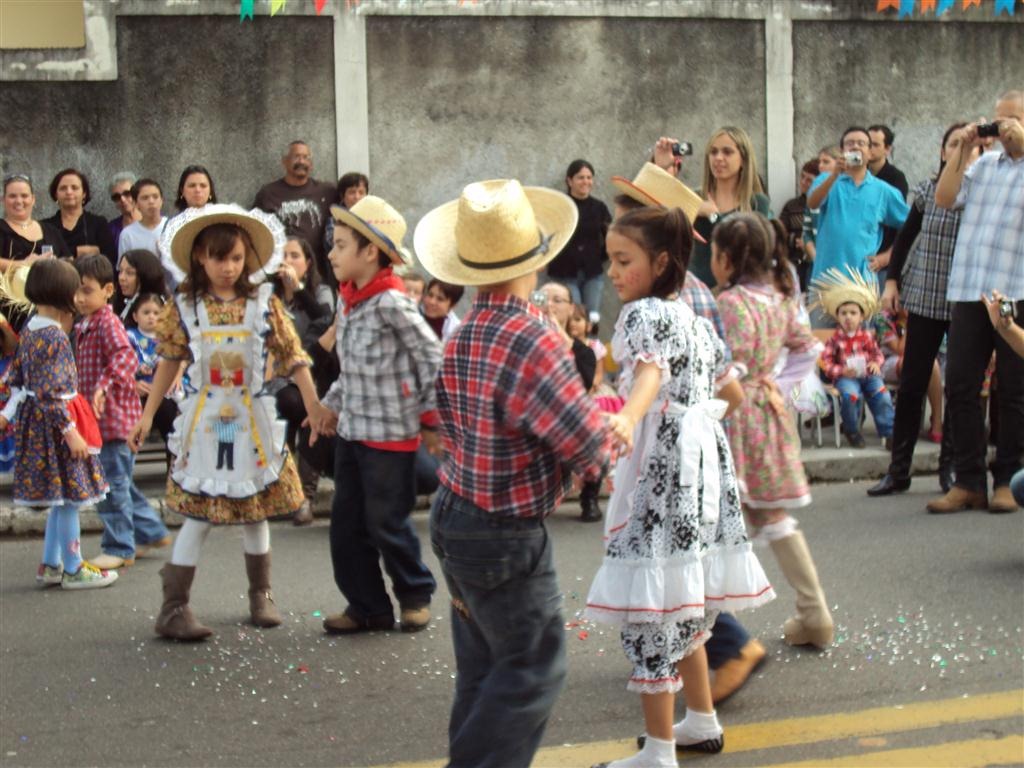 [festa-junina-padre-julio-maria-2011%2520%252827%2529%255B4%255D.jpg]