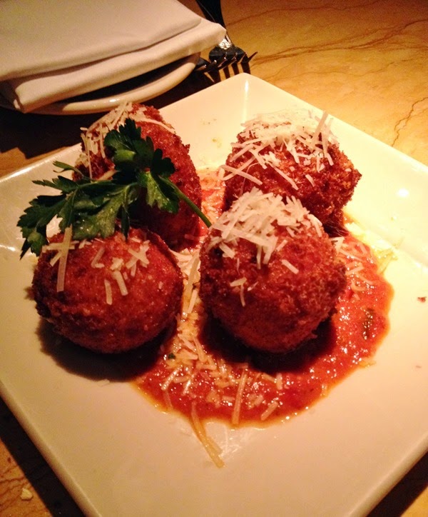 cheesecake factory - fried macaroni and cheese