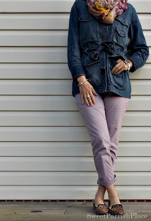 Purple cropped pants, denim jacket, leopard shoes1