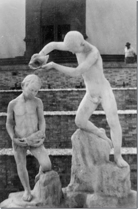 Escultura de la fuente de la Plaza de San Pedro-Guimar años 70[4]