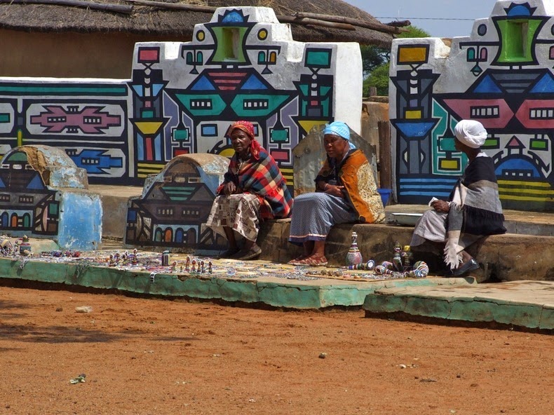 ndebele-house-painting-15 ndebele-house-painting-15