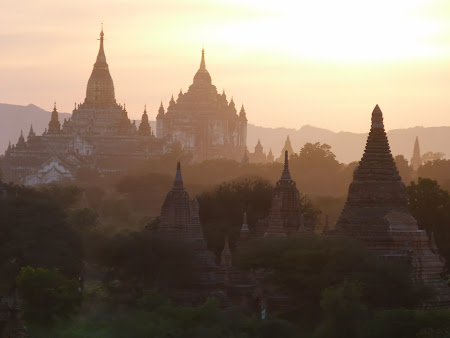 Obiective turistice Myanmar: Apus de soare la Bagan