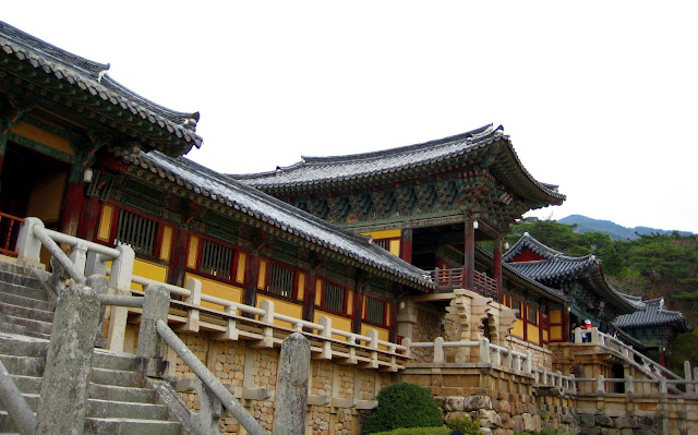 Ngói âm dương ở di tích lịch sử Gyeongju Ngói âm dương ở di tích lịch sử Gyeongju