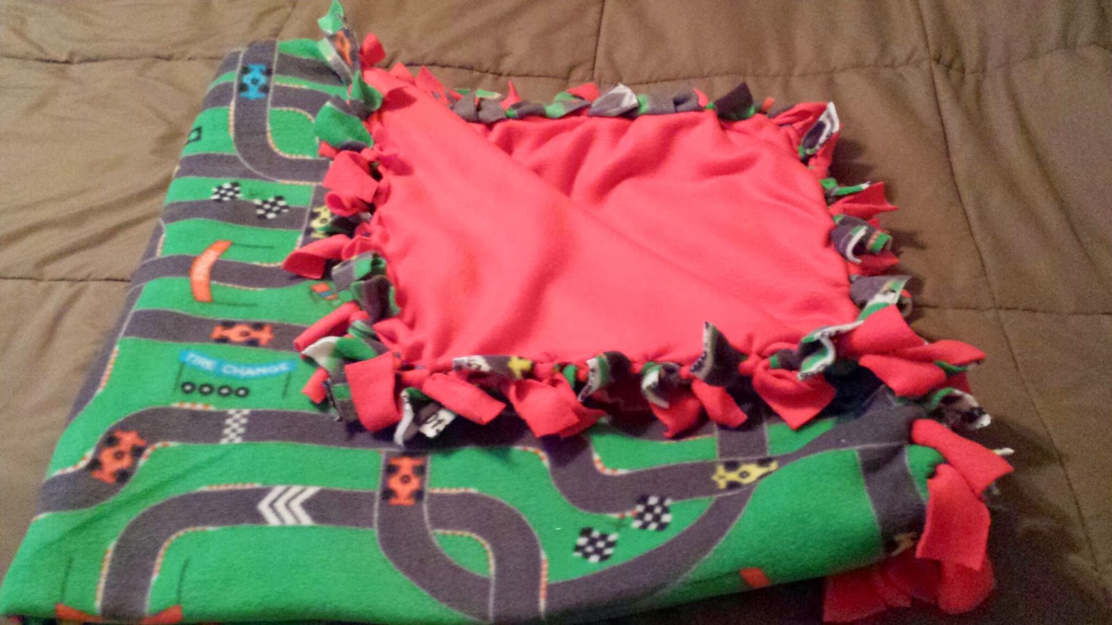 Kendall Marie's Crafts: DIY No Sew Fleece Blanket