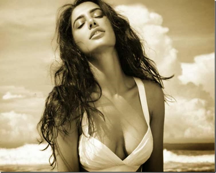 nargis-fakhri_hot gallery-latest (1)