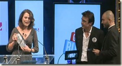 Aude Baron reçoit son trophée aux GBA2012 à la mairie de Paris