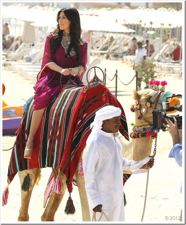 Kim Kardishan Wearing Abaya In Dubai10