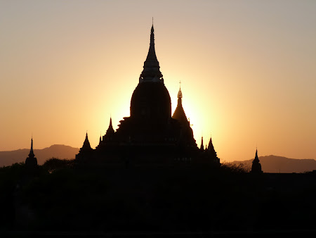 Obiective turistice Myanmar: Apus de soare la Bagan