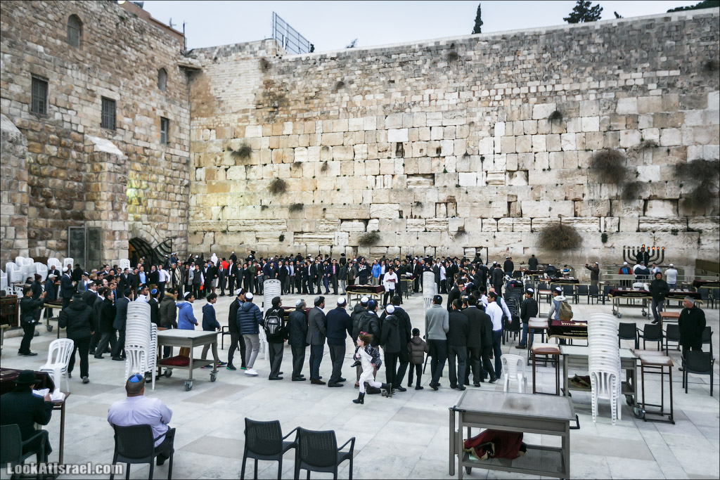 Ханука в старом городе в Иерусалиме. LookAtIsrael.com - Фото путешествия по Израилю | Hanukkah in Old City of Jerusalem | חנוכה בעיר העתיקה ירושלים