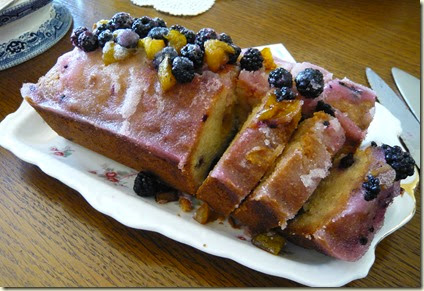 plum and blackberry drizzle cake4