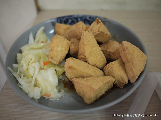 【食記】比方塊版還要大的臭豆腐,但口感就沒那麼好了 ~ 台北內湖737巷美食街"吳記大腸麵線.臭豆腐" 中式 內湖區 區域 午餐 台北市 台式 早餐 晚餐 臭豆腐 豆腐 飲食/食記/吃吃喝喝 麵食類 