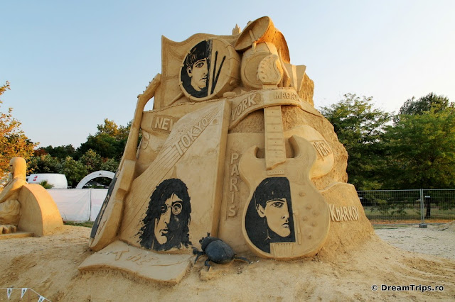 sculpturi nisip Burgas Beatles.JPG