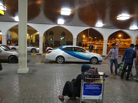 03. Taxi aeroport Muscat.JPG