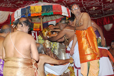 Mauktikabhisheka - the pouring of pearls on Swamiji