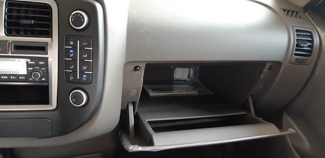 Hộc đựng đồ tiện lợi trên xe Hyundai 1,5 tấn H150 thành công Hộc đựng đồ tiện lợi trên xe Hyundai 1,5 tấn H150 thành công