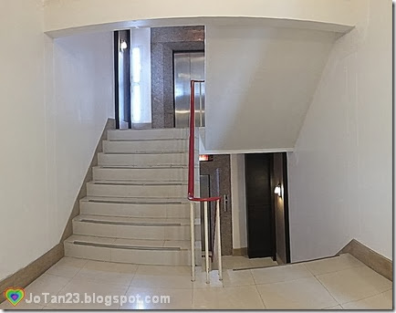 where-to-stay-in-chiang-mai-sakulchai-place-elevator-with-stairs
