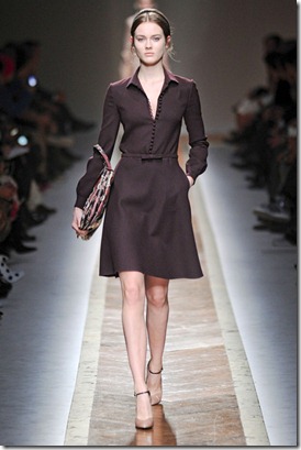 VALENTINO-FALL-RTW-2011-PODIUM-029_runway