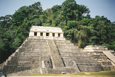 18. Templo de los Inscriciones la Palenque.JPG